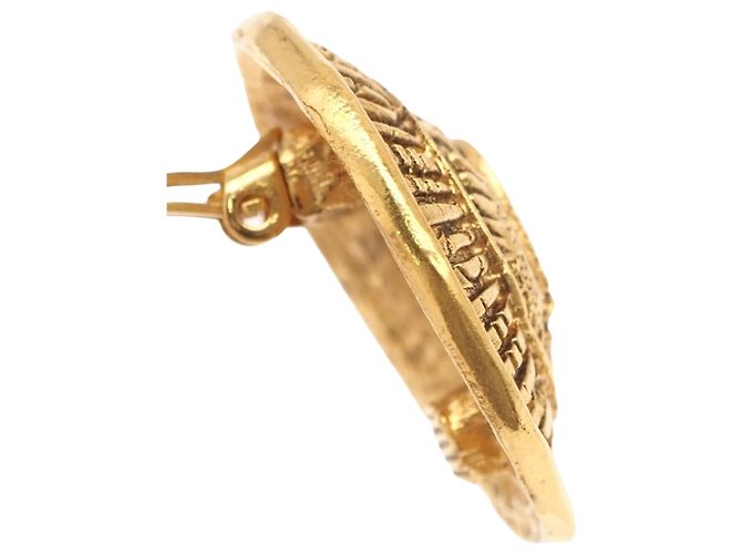 Orecchini a clip Chanel Gold CC placcati in oro con stemma rotondo - vista 10