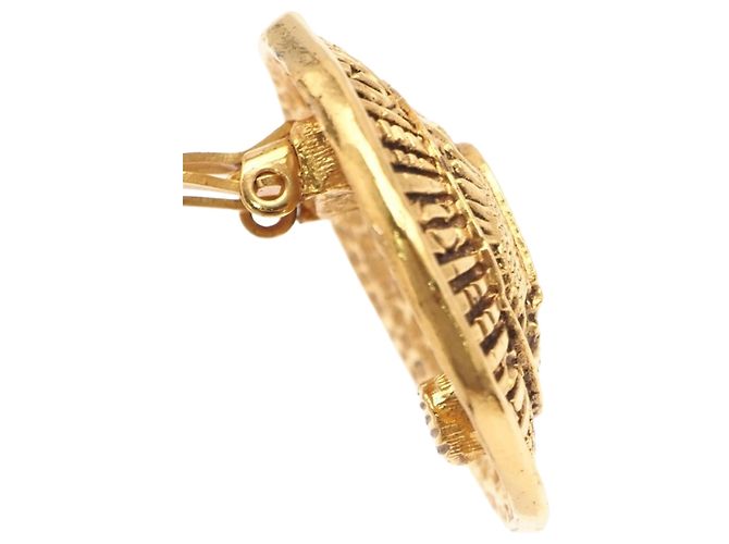 Orecchini a clip Chanel Gold CC placcati in oro con stemma rotondo - vista 11