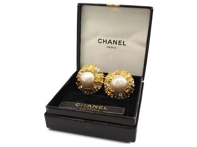Orecchini a clip rotondi Chanel Gold CC placcati in oro con perle finte e strass - vista 2