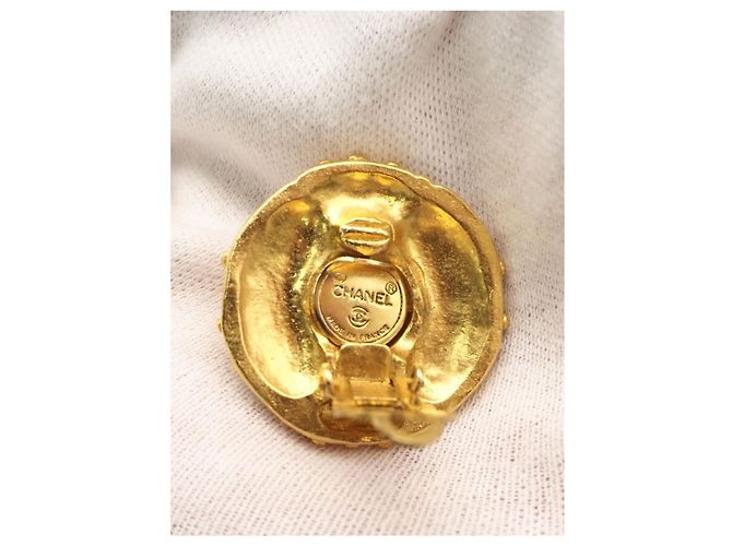 Orecchini a clip rotondi Chanel Gold CC placcati in oro con perle finte e strass - vista 7