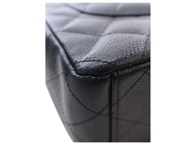 Chanel Black Maxi Classic Caviar Double Flap - vista 11