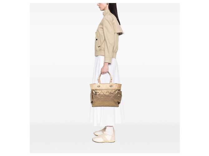 Saco Tote Chanel Paris Biarritz Large em lona revestida acolchoada Gold - vista 6
