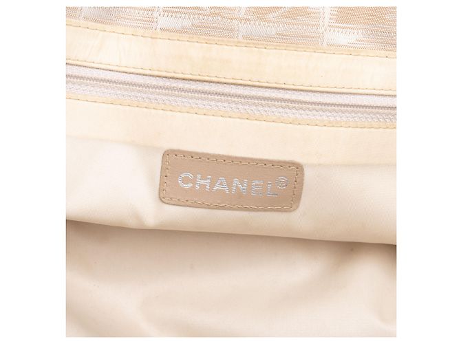 Sacola Chanel Beige New Travel Line em Nylon - vista 5