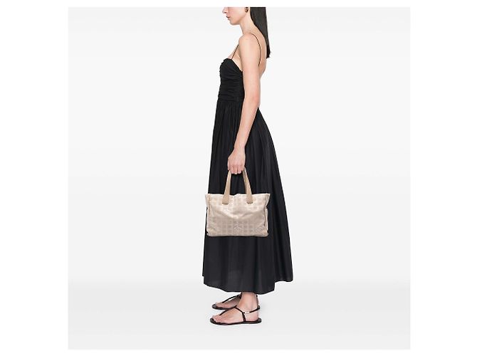 Sacola Chanel Beige New Travel Line em Nylon - vista 6