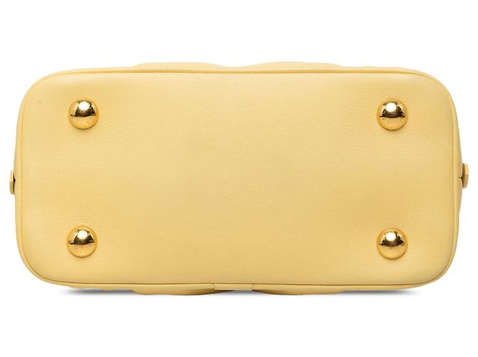 Louis Vuitton Yellow Monogram Calfskin Bubblegram Alma BB - vista 3