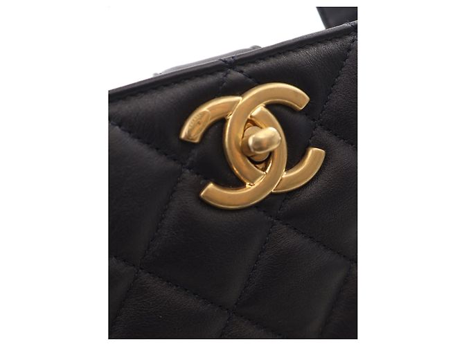 Borsa Shopping Chanel Black CC Quilted Calfskin - vista 8
