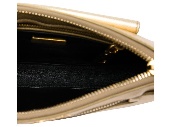 Prada Gold Saffiano Lux Borsa a Tracolla con Tasca Anteriore - vista 4