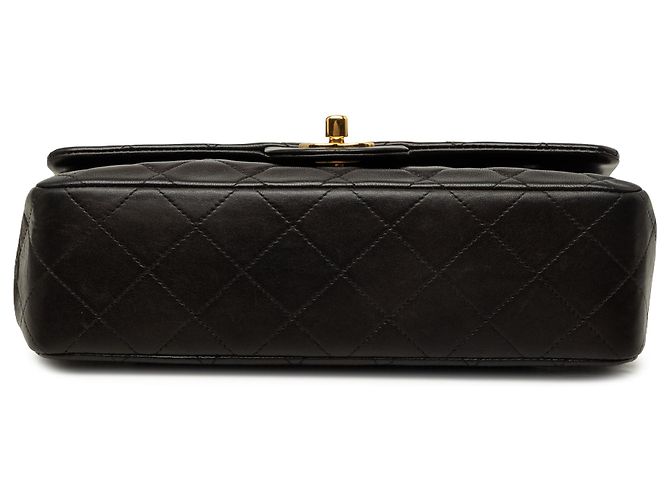 Chanel Black Medium Classic Lambskin Double Flap - vista 3