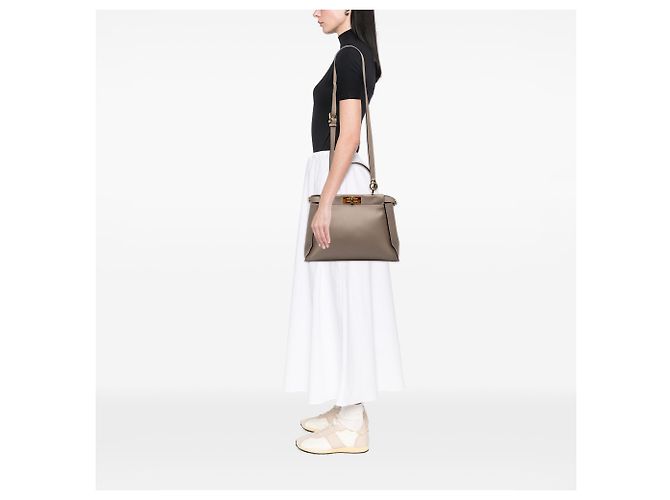 Fendi Peekaboo Iconic Satchel aus Leder in Braun, Medium - Ansicht 6