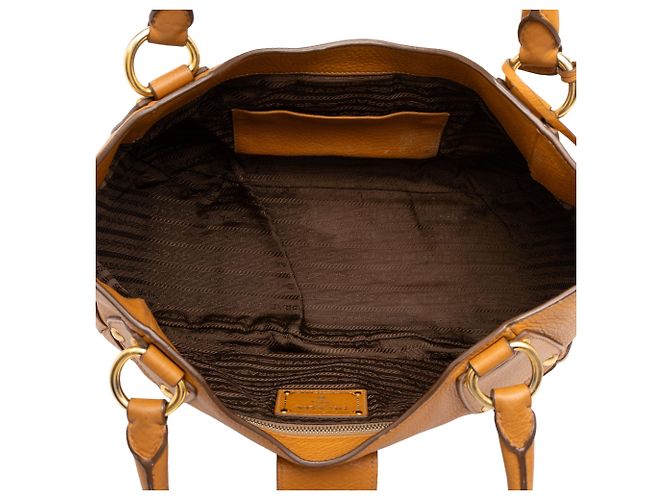 Prada Vitello Daino Tote in Braun mit Push-Lock-Verschluss - Ansicht 4