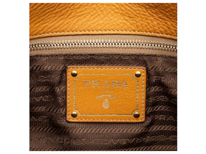 Prada Vitello Daino Tote in Braun mit Push-Lock-Verschluss - Ansicht 5