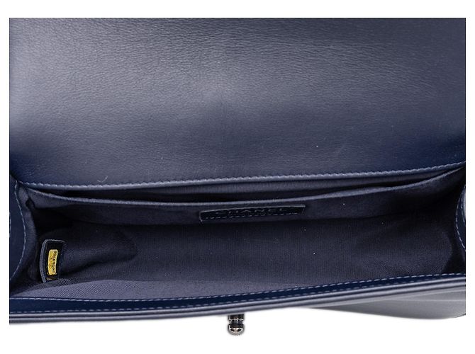 Chanel Blue Old Medium Quilted Lambskin Boy Flap - vista 4