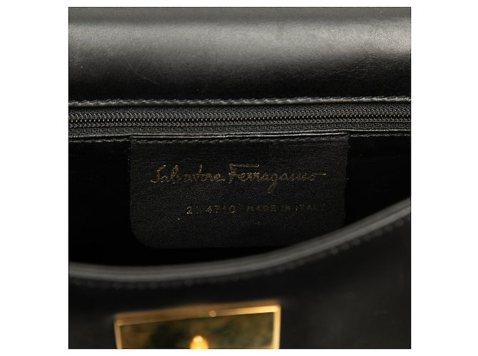Salvatore Ferragamo Borsa a tracolla a mezzaluna in pelle nera Ferragamo - vista 5