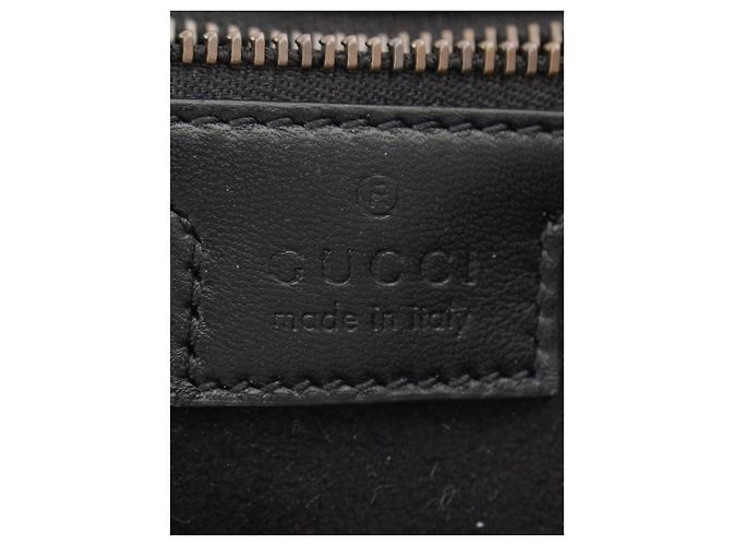 Borsa a tracolla Gucci Black Medium GG Marmont in pelle matelassé con borchie GG - vista 5