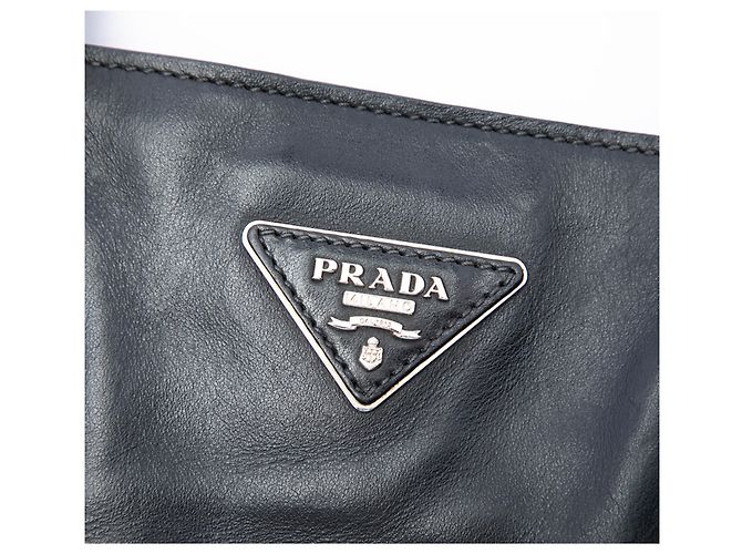 Tote Convertible Prada em couro de bezerro macio preto com fivela - vista 5