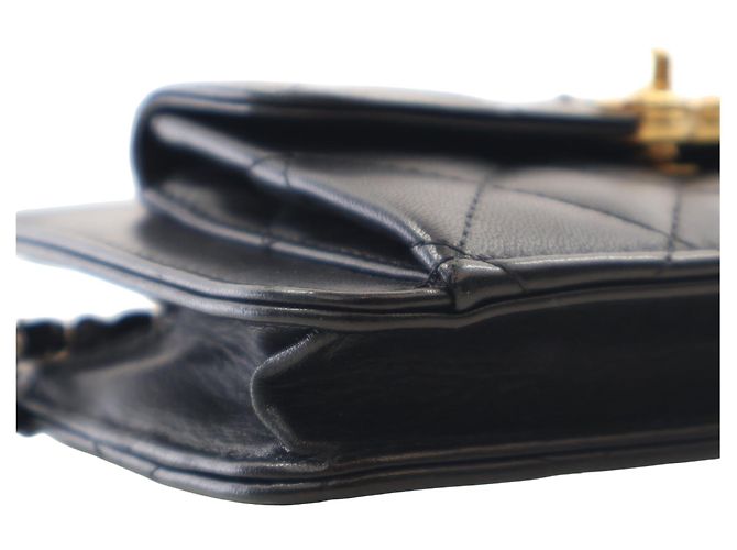 Clutch Chanel in pelle di agnello matelassé nera con tasca frontale e catena - vista 11