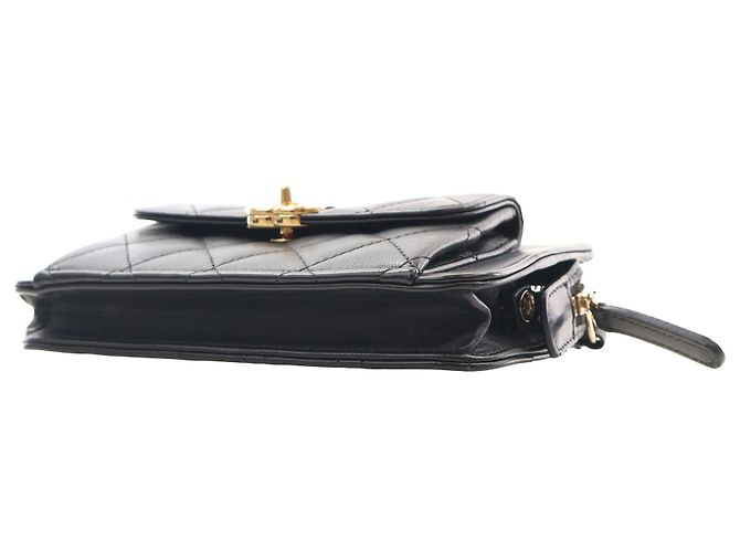 Clutch Chanel in pelle di agnello matelassé nera con tasca frontale e catena - vista 14