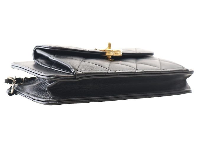 Clutch Chanel in pelle di agnello matelassé nera con tasca frontale e catena - vista 15