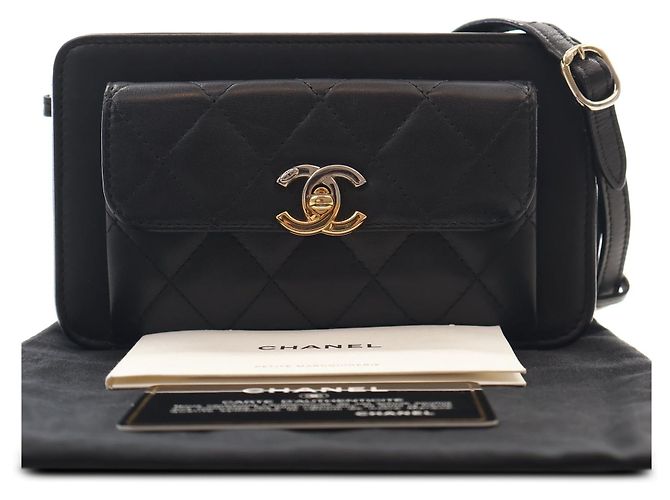 Clutch Chanel in pelle di agnello matelassé nera con tasca frontale e catena - vista 6