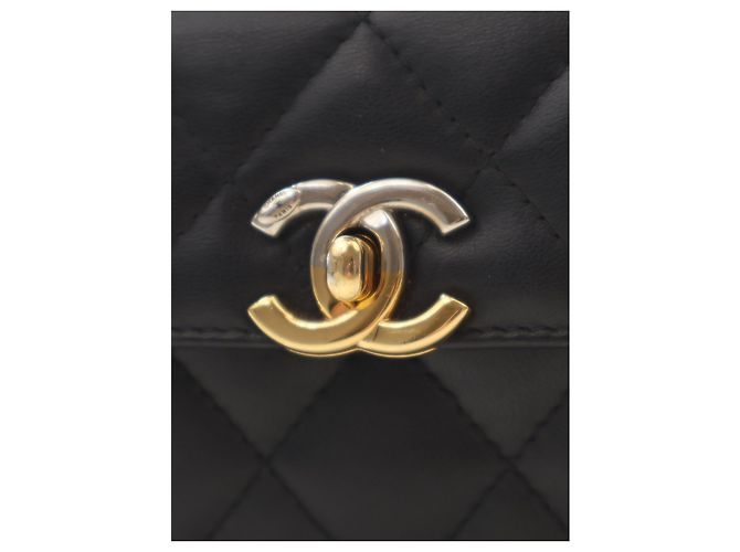 Clutch Chanel in pelle di agnello matelassé nera con tasca frontale e catena - vista 8
