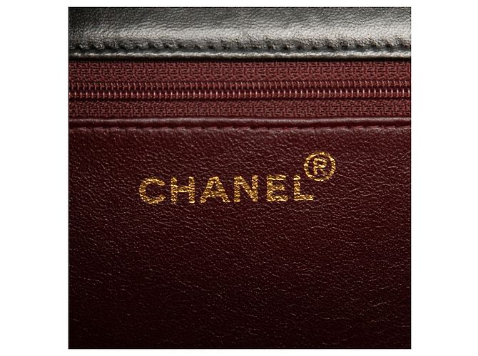 Chanel Black Medium CC Quilted Lambskin Single Flap - vista 5