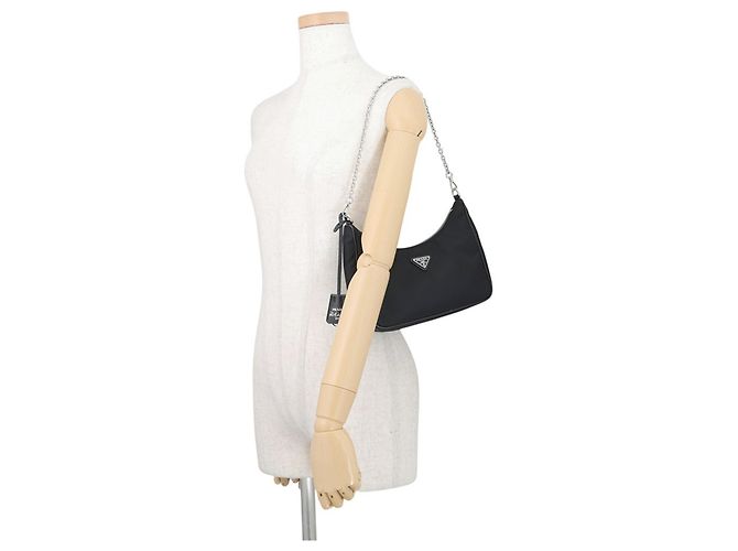 Borsa a tracolla Prada in Re-Nylon nero - vista 4