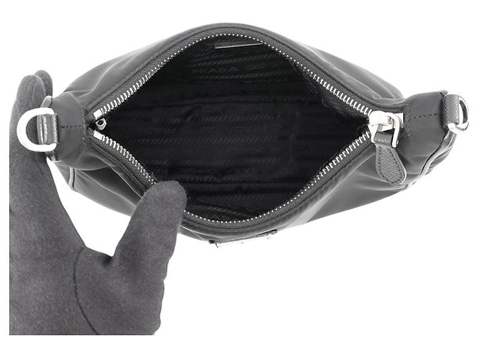 Borsa a tracolla Prada in Re-Nylon nero - vista 6