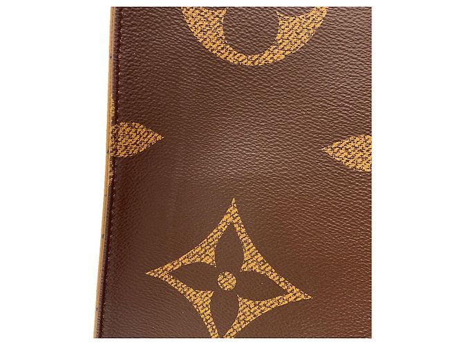 Borsa a tracolla Louis Vuitton Monogram Reverse Giant OnTheGo GM - vista 11