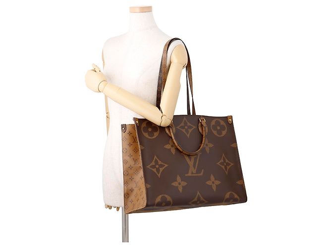 Borsa a tracolla Louis Vuitton Monogram Reverse Giant OnTheGo GM - vista 5