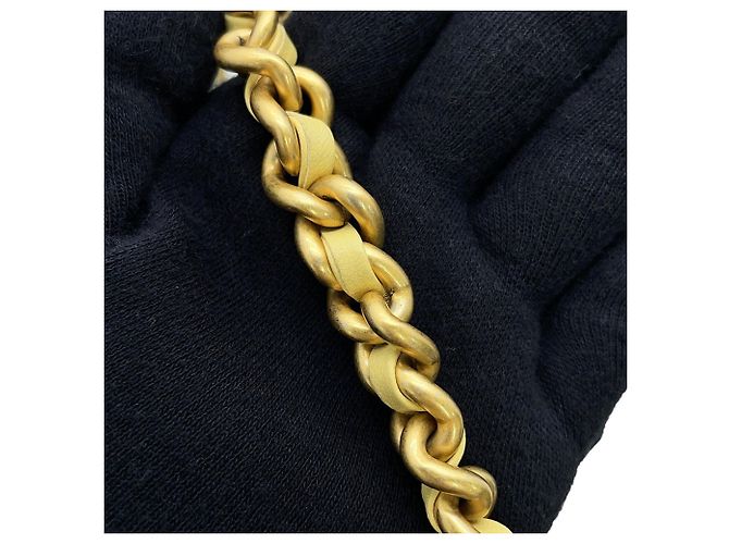 Borsa a tracolla Chanel Matelassé con catena - vista 15