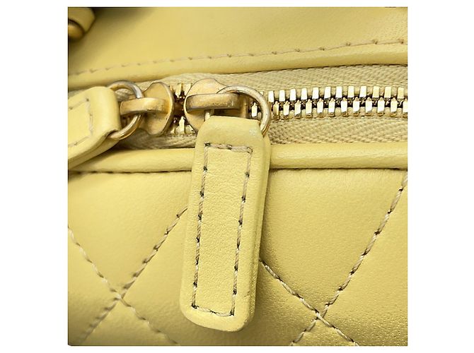 Borsa a tracolla Chanel Matelassé con catena - vista 7