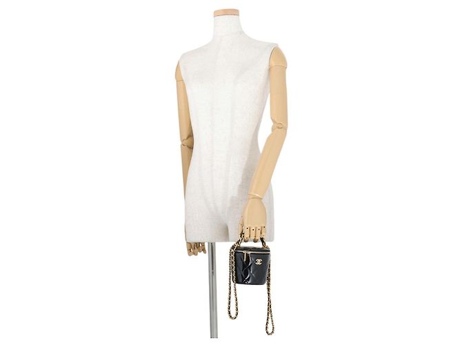 Borsa a tracolla con catena Chanel in pelle verniciata nera - vista 4