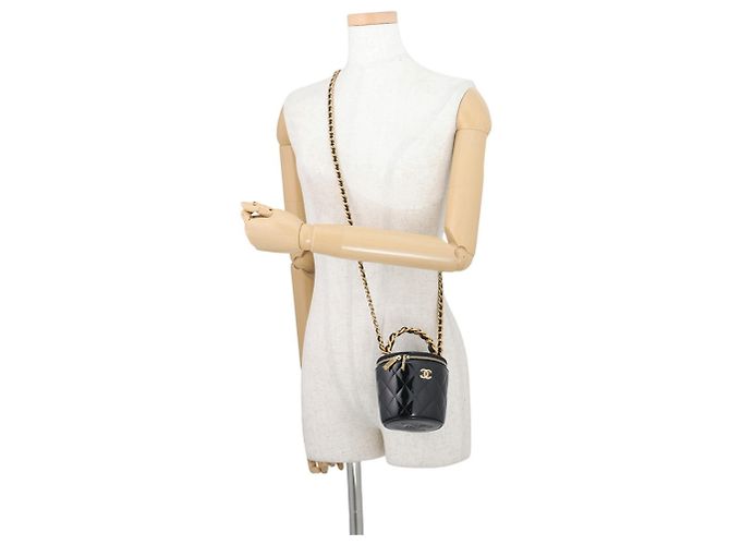 Borsa a tracolla con catena Chanel in pelle verniciata nera - vista 5