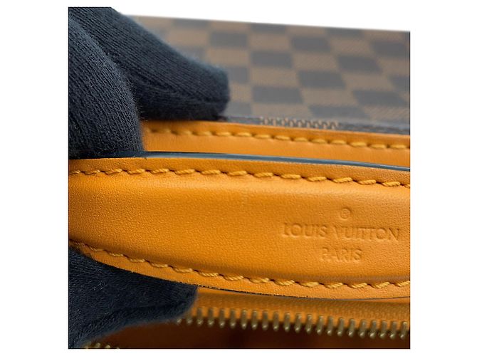 Louis Vuitton Damier Ebene Santa Monica Shoulder Pouch - vista 12