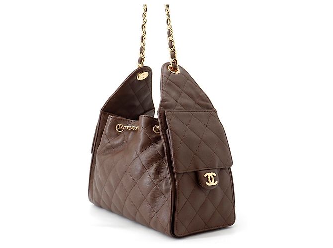 Borsa a tracolla Chanel in pelle di vitello granulata marrone - vista 2