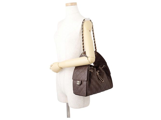Borsa a tracolla Chanel in pelle di vitello granulata marrone - vista 4