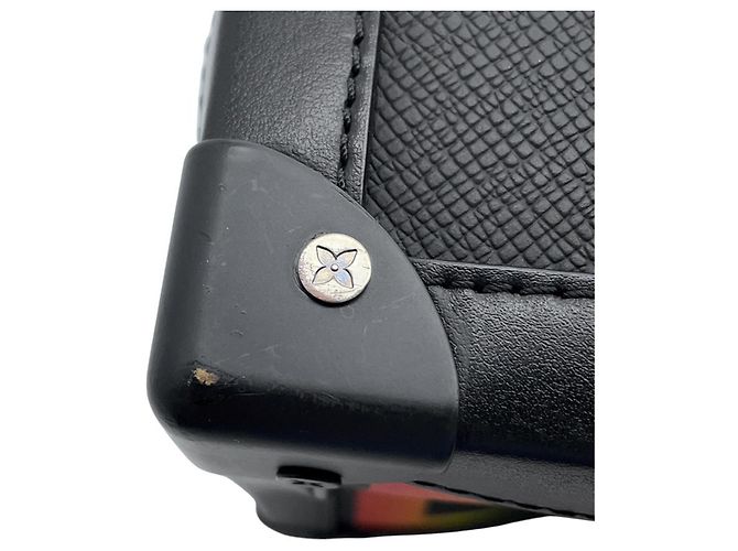 Borsa a tracolla Louis Vuitton Taiga Soft Trunk - vista 10