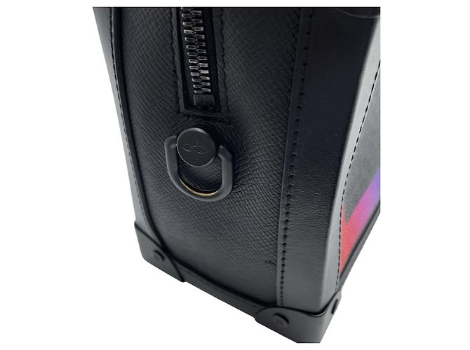 Borsa a tracolla Louis Vuitton Taiga Soft Trunk - vista 11