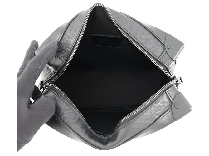 Borsa a tracolla Louis Vuitton Taiga Soft Trunk - vista 5