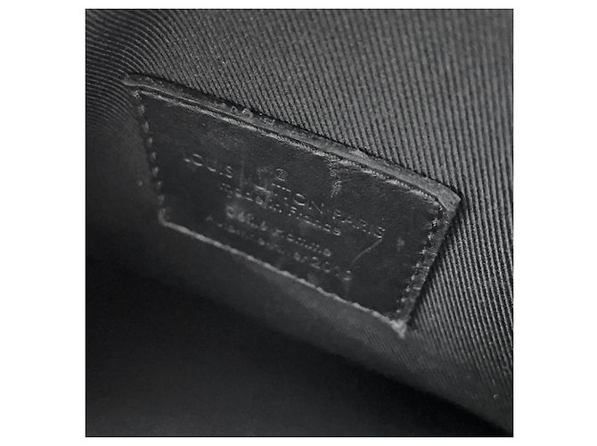 Borsa a tracolla Louis Vuitton Taiga Soft Trunk - vista 6