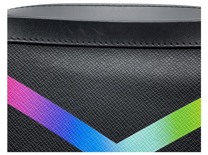 Borsa a tracolla Louis Vuitton Taiga Soft Trunk - vista 8
