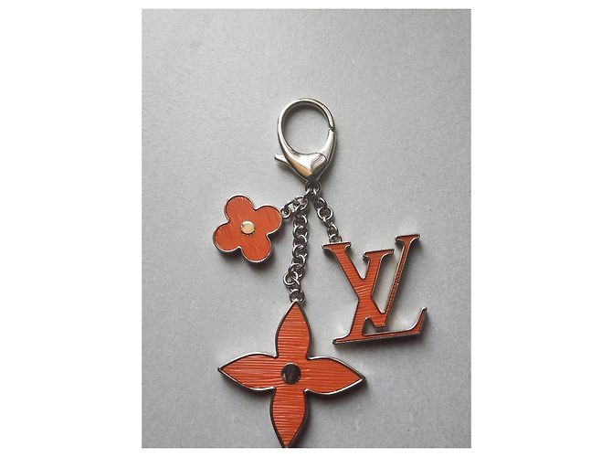 Louis Vuitton Portachiavi Charm in Pelle Arancione - vista 2