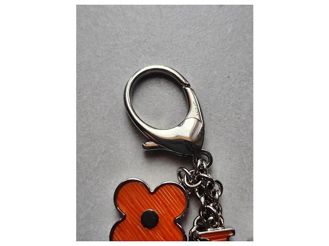 Louis Vuitton Portachiavi Charm in Pelle Arancione - vista 7