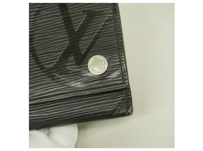 Louis Vuitton Noir Tri-fold Wallet - view 6