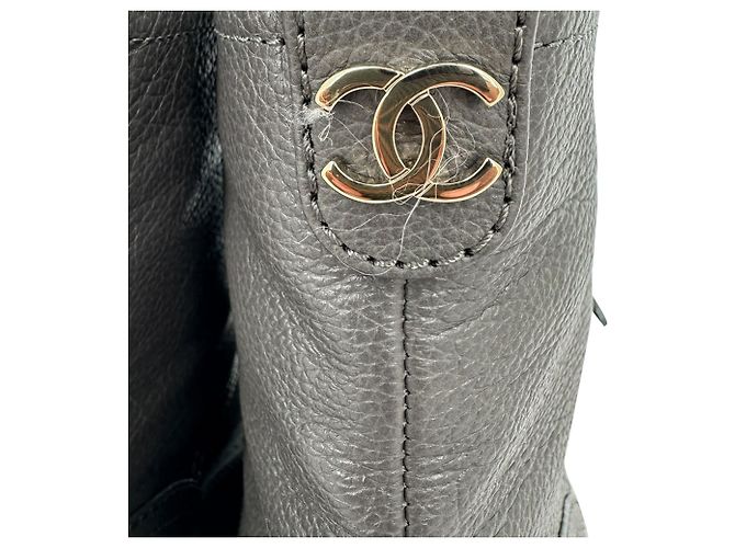 Stivaletti combat stringati Chanel CC in pelle grigia - vista 6