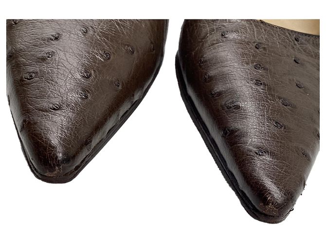 Décolleté a punta Jimmy Choo in pelle di struzzo marrone - vista 10