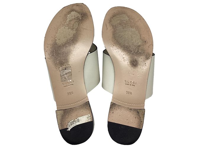 Sandali thong Gucci Interlocking G Cut-Out in pelle bianca - vista 10