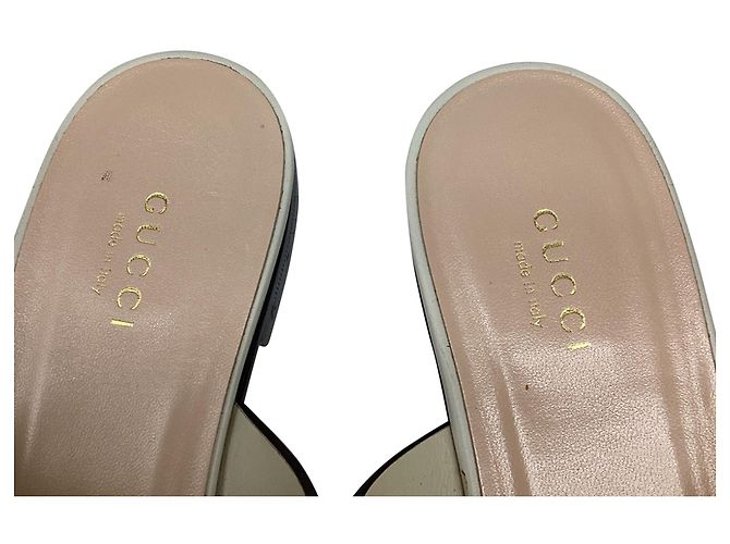 Sandali thong Gucci Interlocking G Cut-Out in pelle bianca - vista 12