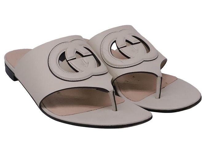 Sandali thong Gucci Interlocking G Cut-Out in pelle bianca - vista 3