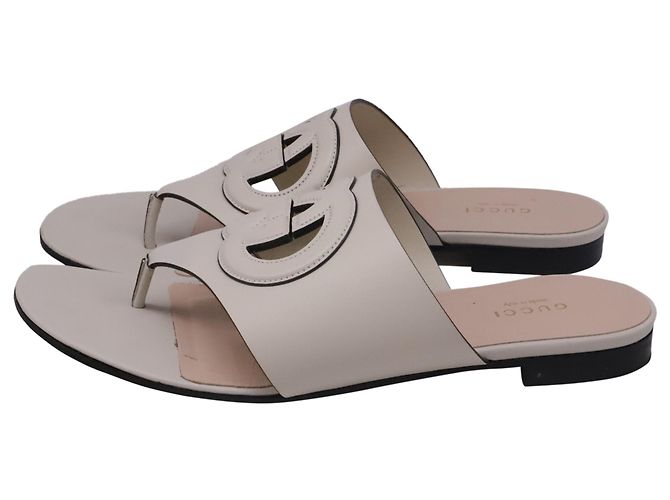Sandali thong Gucci Interlocking G Cut-Out in pelle bianca - vista 4